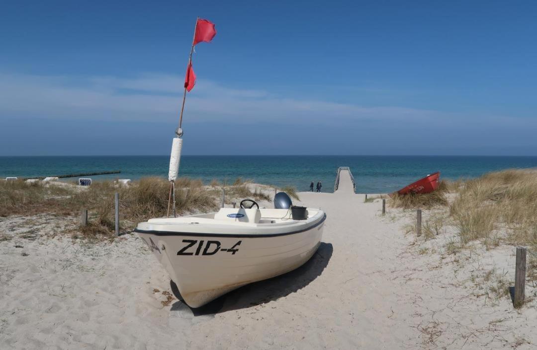 Wohnung 9 Meer-Ruhe Im Haus Stranddistel Komfortable Ferienwohnung Im 1 Og Fuer 4 Personen In Zingst Luaran gambar