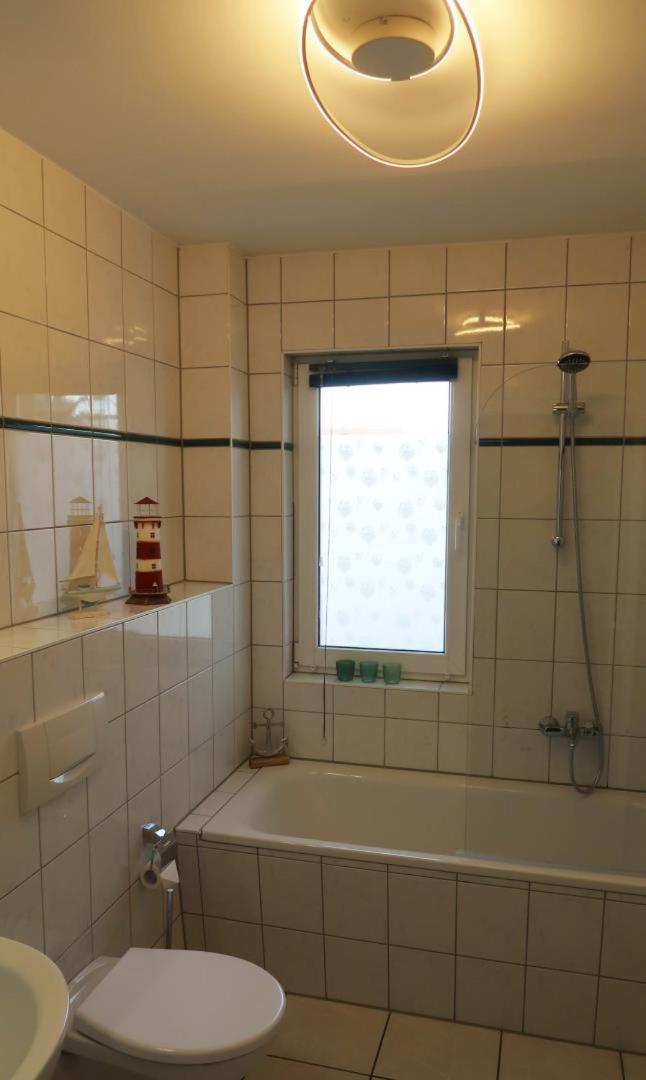 Wohnung 9 Meer-Ruhe Im Haus Stranddistel Komfortable Ferienwohnung Im 1 Og Fuer 4 Personen In Zingst Luaran gambar