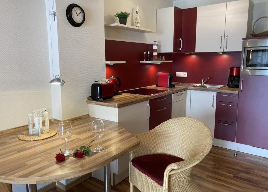 Wohnung 9 Meer-Ruhe Im Haus Stranddistel Komfortable Ferienwohnung Im 1 Og Fuer 4 Personen In Zingst Luaran gambar